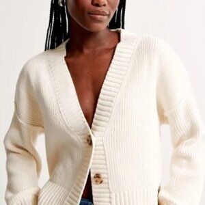 Abercrombie & Fitch Chenille Cardigan. Size Medium